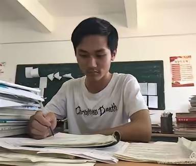研究生9年寄回家70多万，回乡存款不足一万：他砸烂的不是电视，是愚孝的自己
 