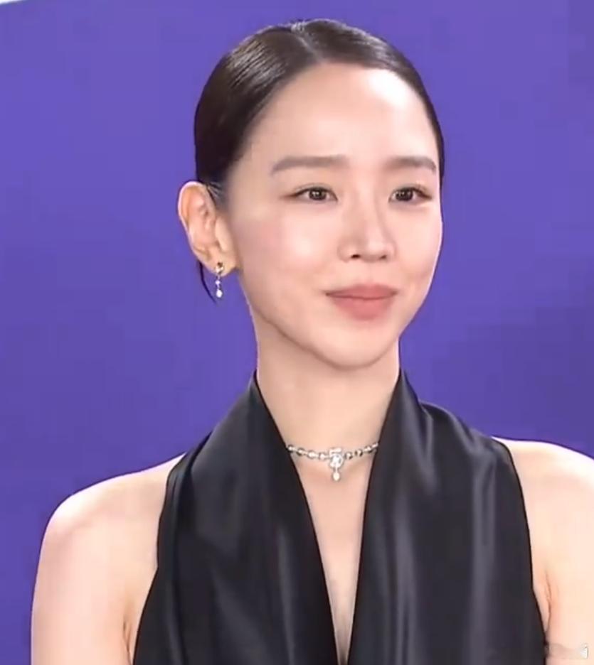 申惠善好瘦申惠善大光明申惠善好瘦！欧尼的体态真好，能hold住大光明的女人也是好