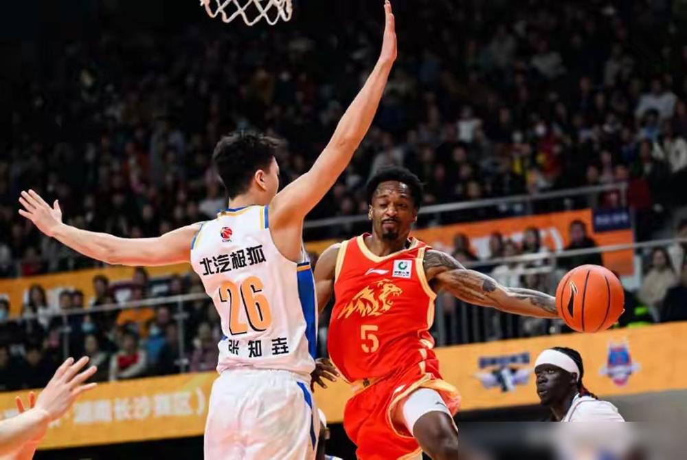 强扭的瓜不甜，北汽应该常规赛重用张知垚

曾凡博就是狂妄自大。

北汽这事大概就