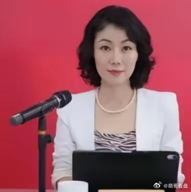 中国最贵的女秘书：年薪849万，虽已年近50岁了，还像个少女。这位女秘书就是朱旭