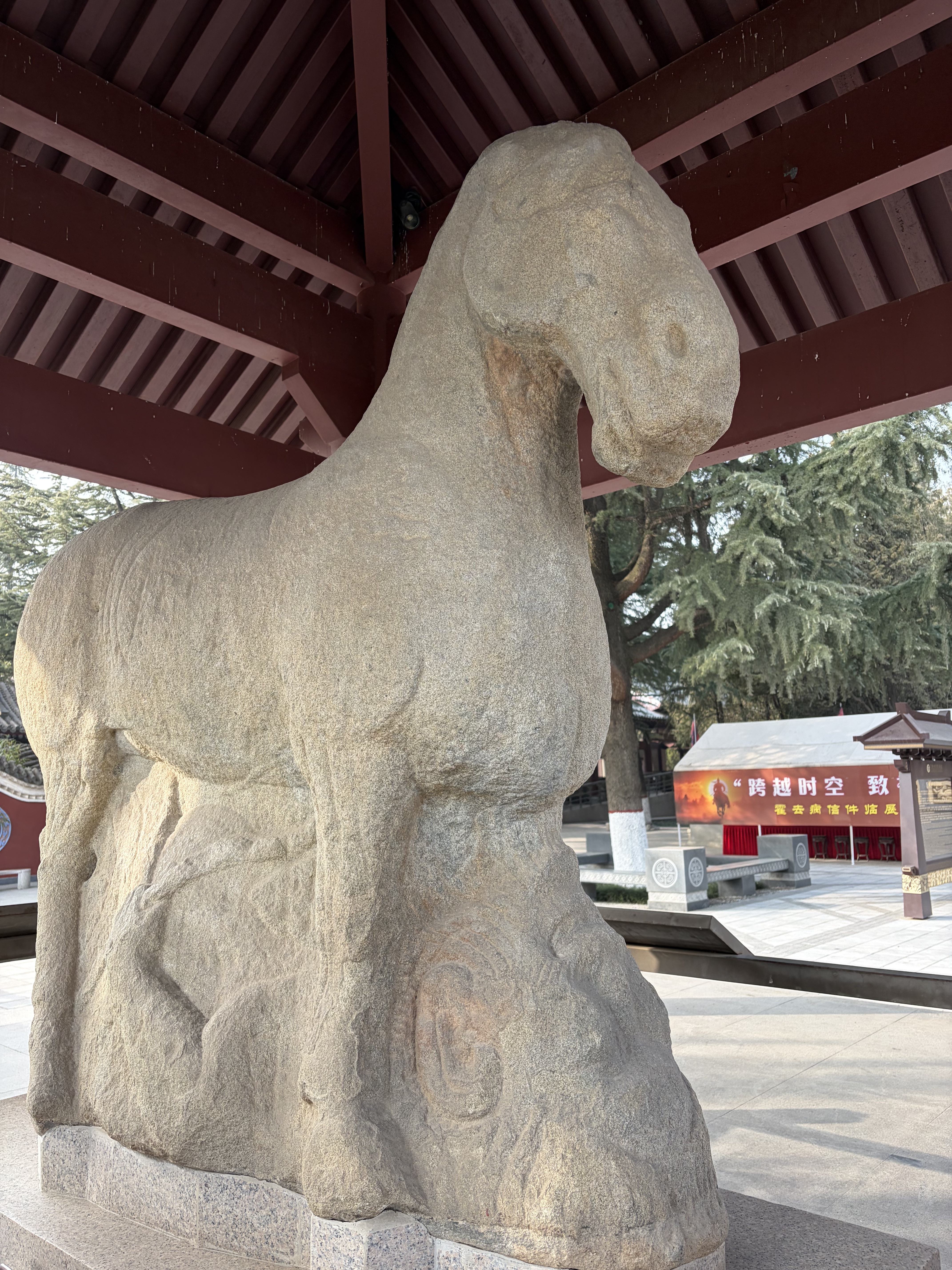 陪朋友第一次来汉武帝茂陵，汉武帝茂陵耗规模为西汉帝陵之最，陪葬品极多，被誉为“中