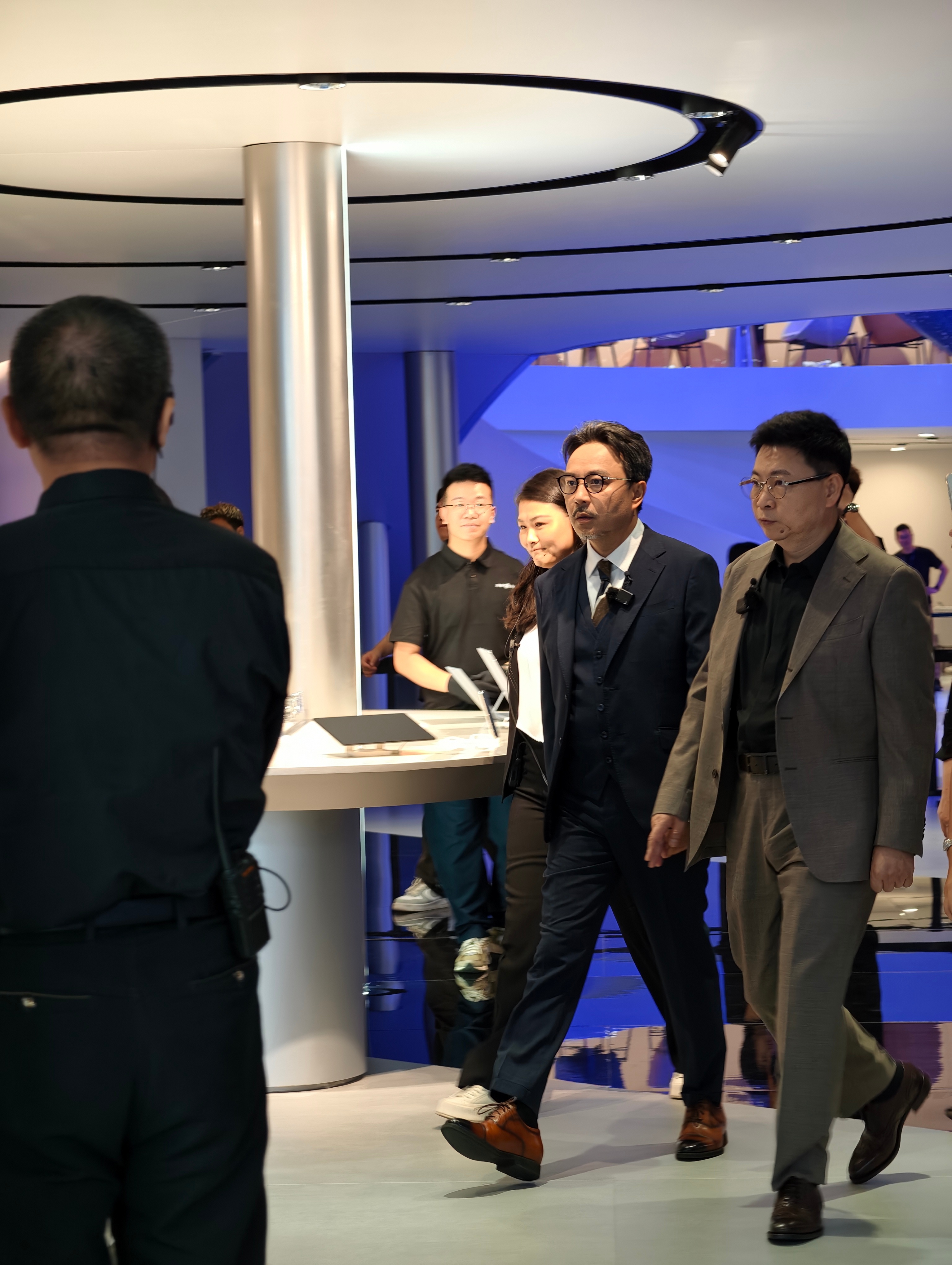 余总和汪涵今儿这气质刚好适合尊界S800今天我做东 ​​​