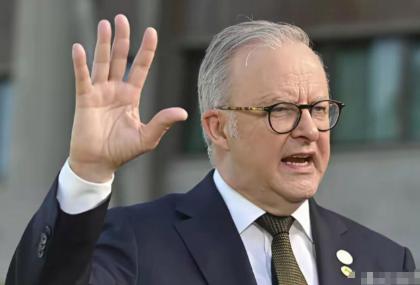 澳大利亚这次直接放狠招了，突然宣布要关闭以色列驻澳大利亚大使馆。
 
而且澳大利