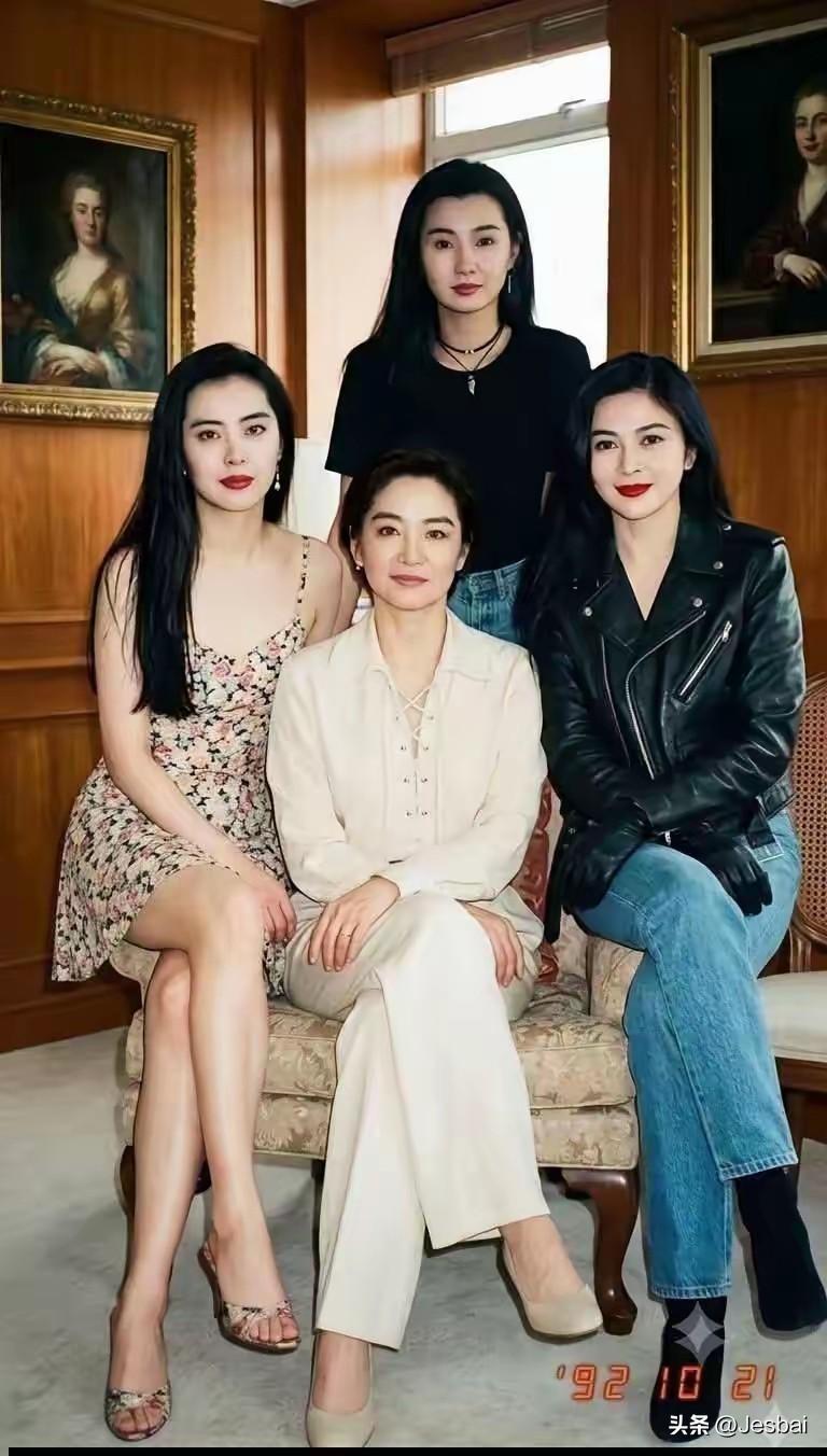 这张照片已经有34年了，上面的美女个个都是逆天美貌呢！