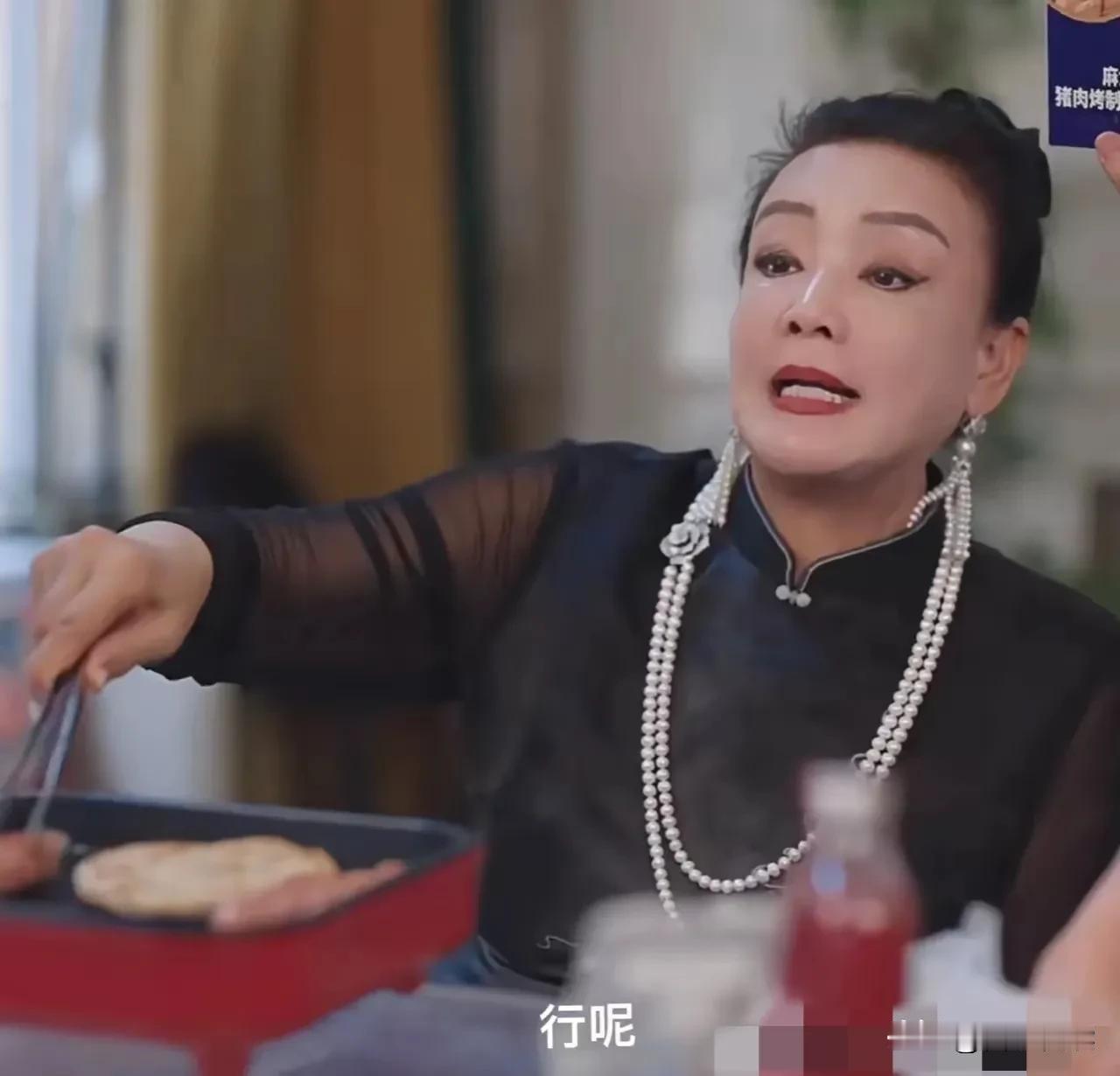 你发现了吗

战兰老是往自己脸上贴金

跟人向太隔空比疼儿媳妇

跟前员工孟贺论