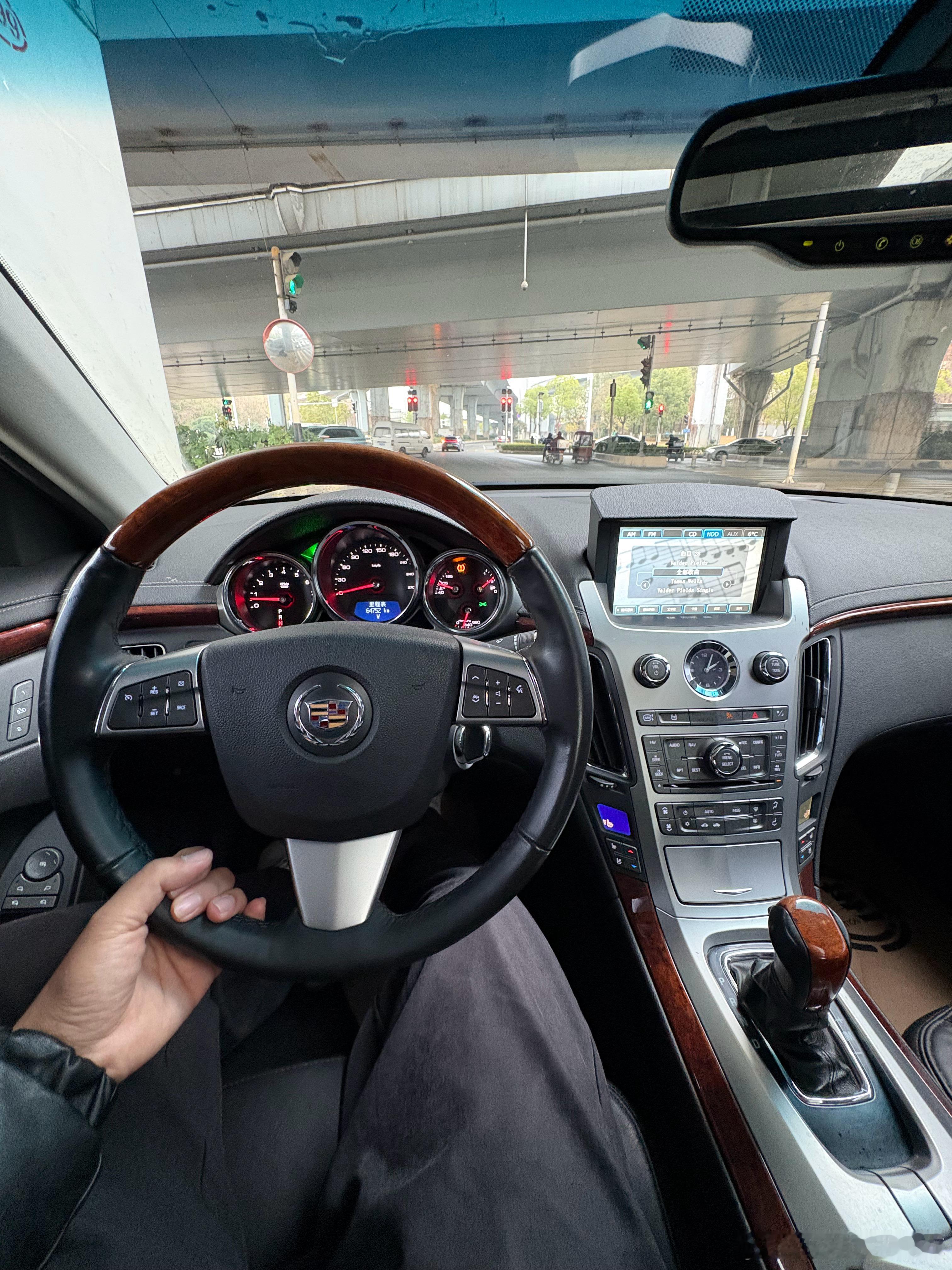 开大马力后驱车接送vvvip客户上门接送 还提前打开座椅加热烫屁股始终坚持交朋友