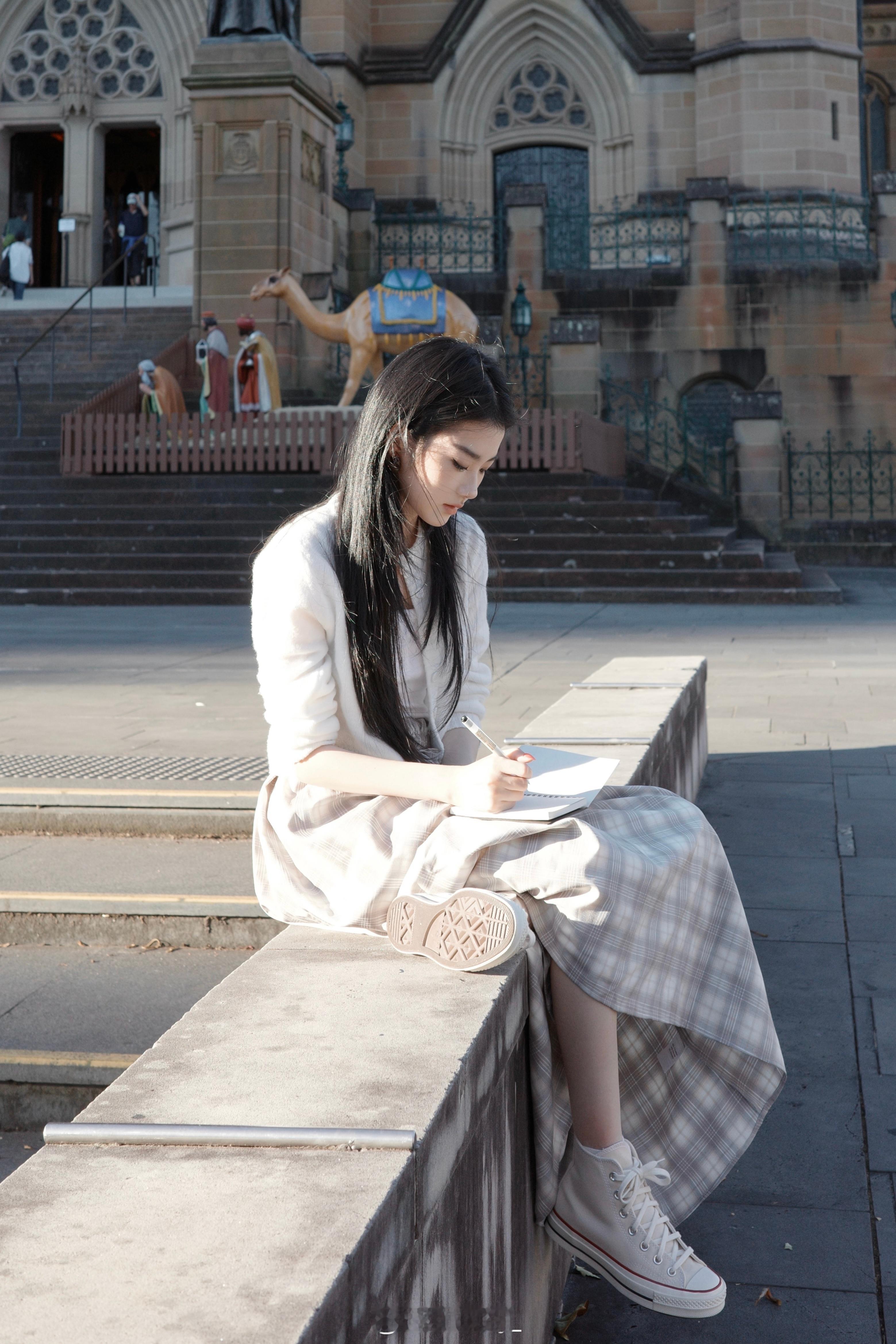 最近又重新拾起了对写写画画的热情，可能因为春意盎然的景色、暖洋洋的阳光和随着圣诞