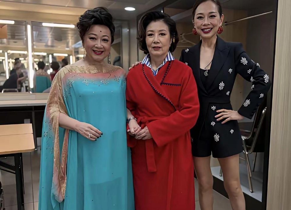 陈松伶一出场直接惊艳众人，状态也太能打了，到底是怎么做到冻龄的？ 