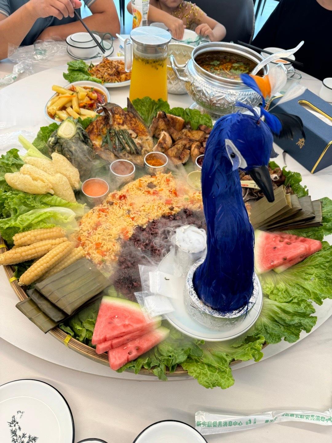 来西双版纳吃个手抓饭[比耶]彩云之南，果然有祥云[色]今天股市，消费医药全部红彤