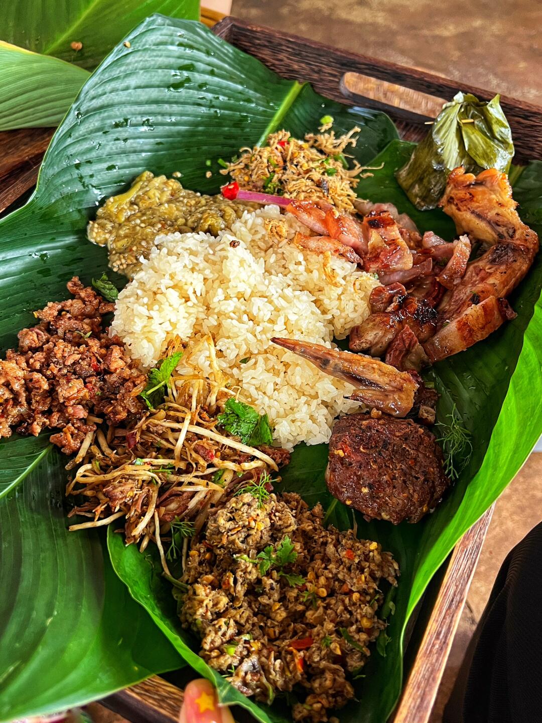 西双版纳｜排队王老挝烤肉糯米饭早餐店