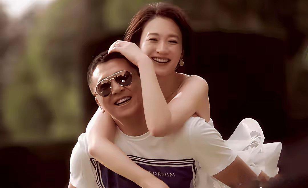 李小冉：和老公17岁相识，40岁结婚，跨过了十几年，我才爱上他 