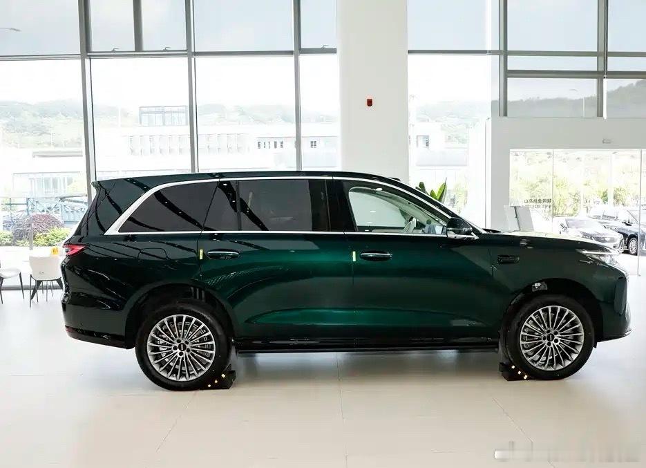 魏牌V9X大型豪华六座插混SUV：800V高压快充，纯电最高470km，双腔空气