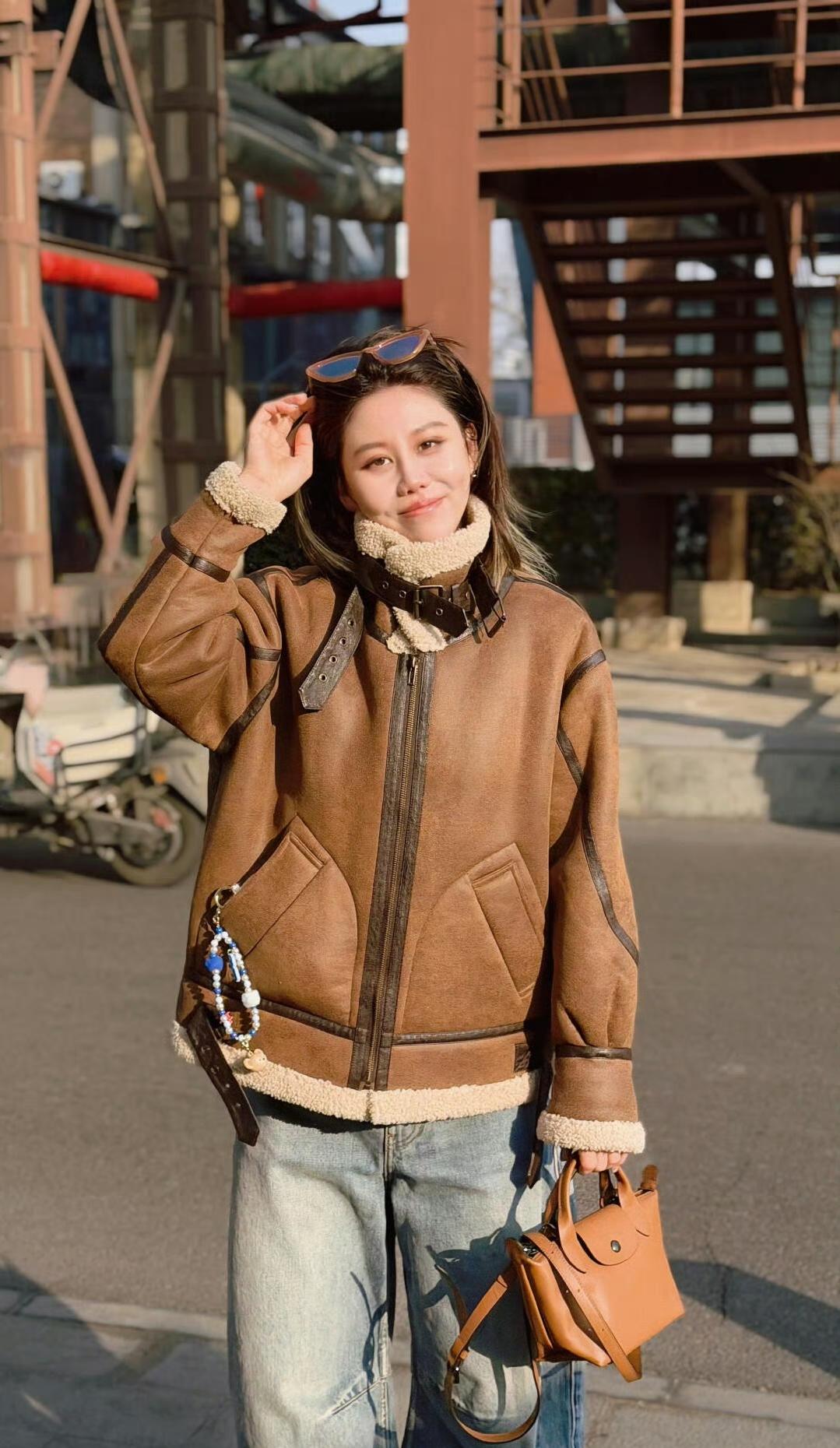 乒乓球运动员陈幸同社媒晒美照！真没想到同同打扮起来竟然这么时尚！据说和交往了很久