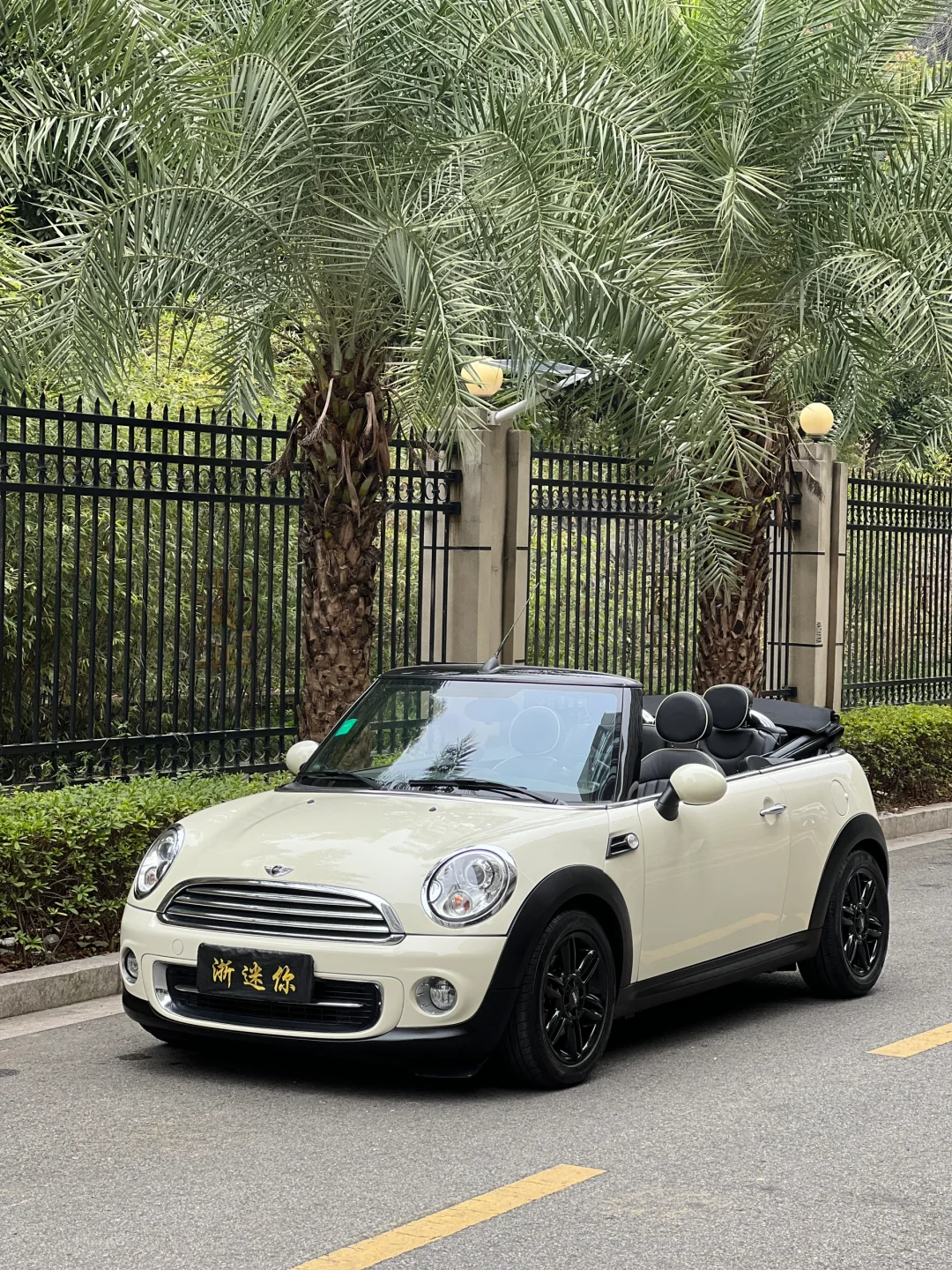 2013年mini敞篷R57 48000公里还值多少啊❓