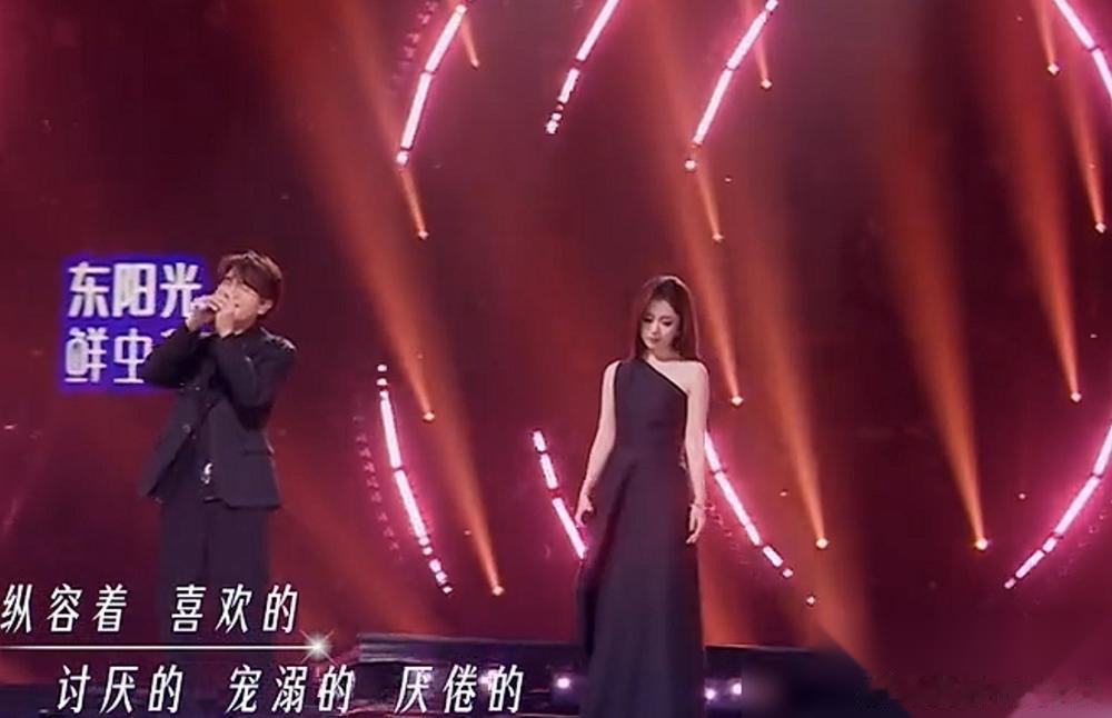 谭松韵唱歌获赞？先别急着鼓掌。 《天赐的声音》上，她和王铮亮合唱《花好月圆夜》，