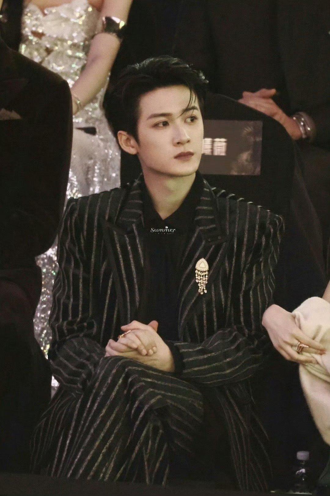 檀健次星光大赏灯牌星光大赏内场   有大哥檀健次的地方，就有小炭火🔥，就有属于