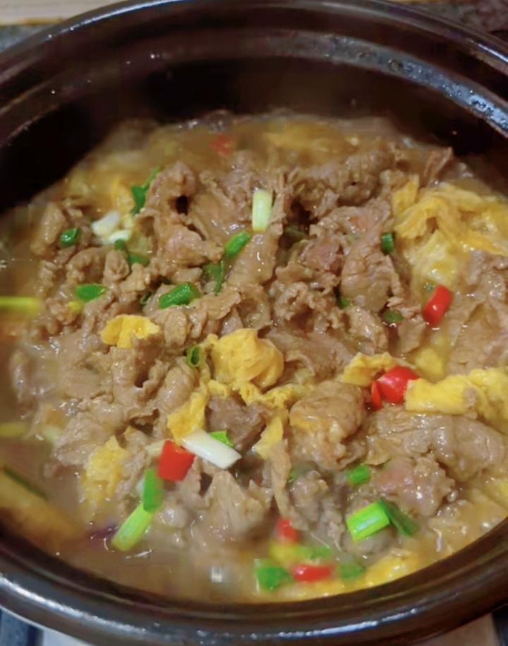 今晚做了一道超级下饭的神仙料理[灵光一闪]沙茶腐竹牛肉煲！牛肉嫩滑多汁，沙茶酱香