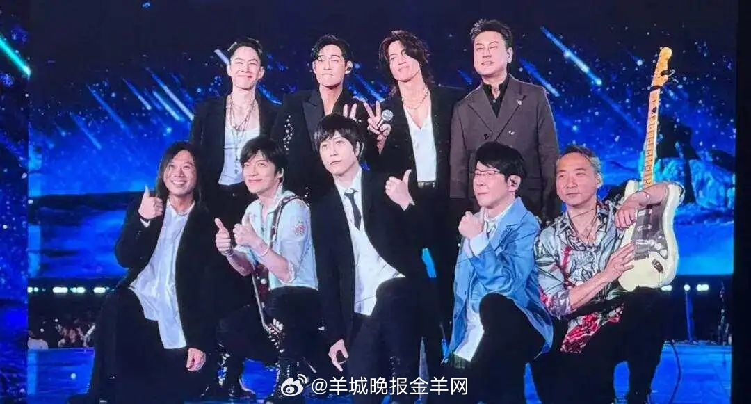 #五月天密谋两年促成F4合体# 【爷青回！#F4在五月天演唱会合唱《流星雨》#，