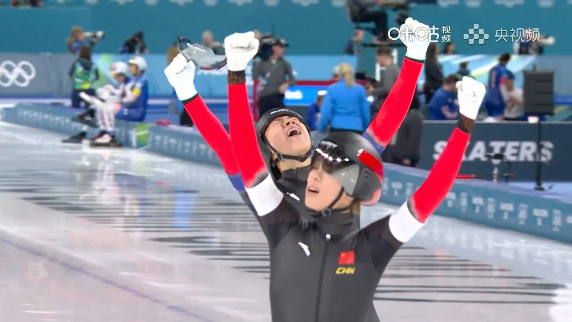 中国速滑男团铜牌中国速滑男团再创历史米兰冬奥会速度滑冰男子团体追逐铜牌赛，刘瀚彬