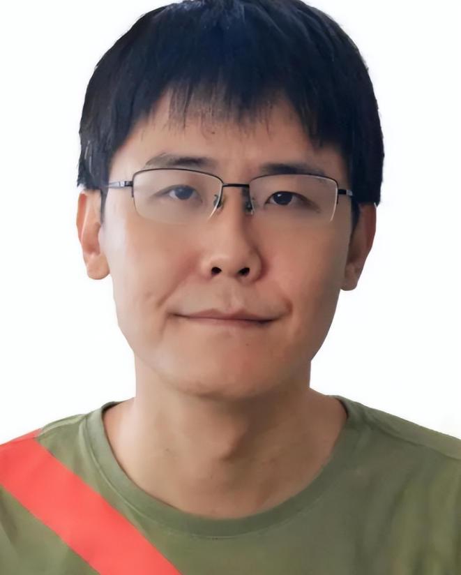 2002年，22岁的清华高材生刘海洋，在动物园将浓硫酸先后泼向五只熊，本以为会遭