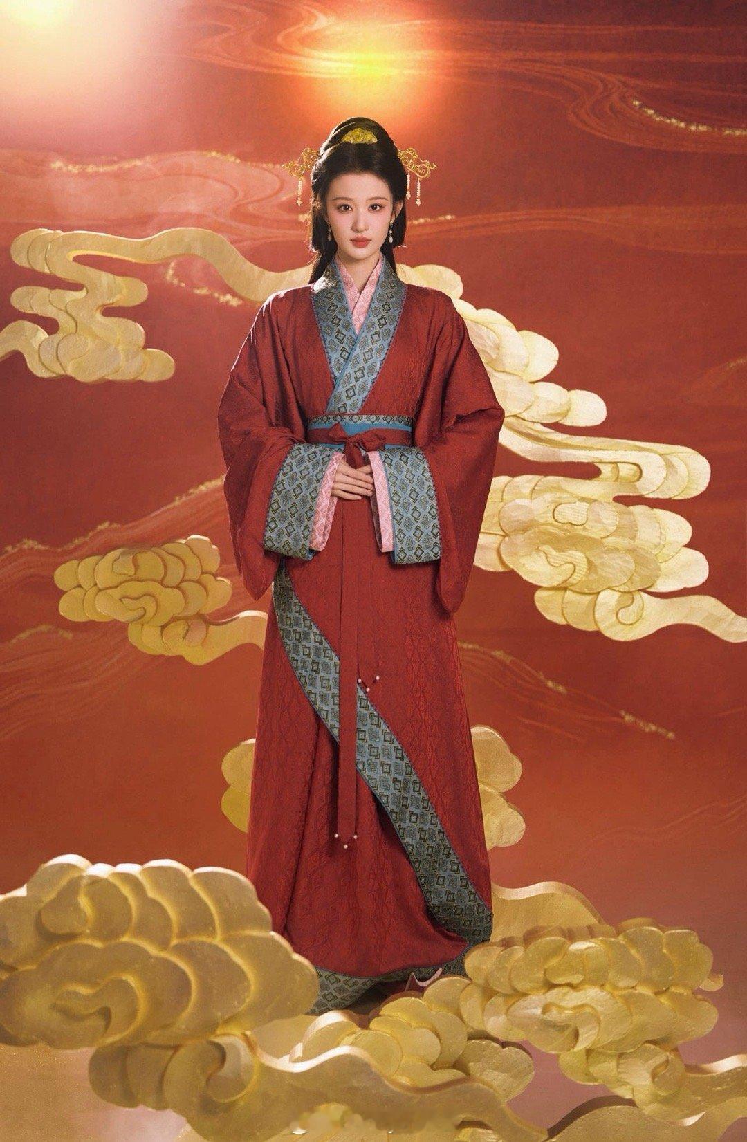 王楚然央视春晚出图 王楚然春晚出图美得我一直流口水！一套旗袍一套汉服美得一套又一