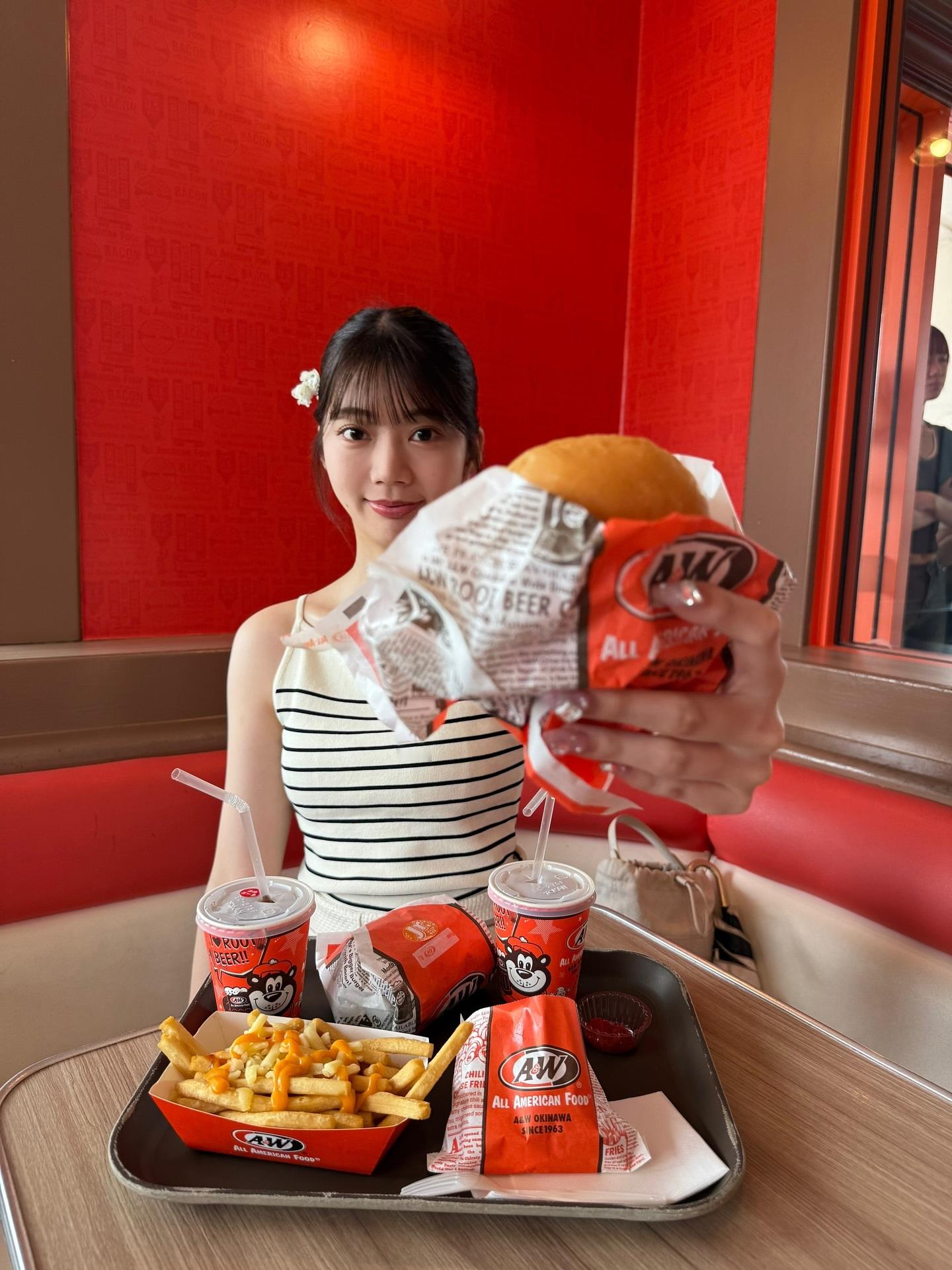 高本彩花🍒「A&W🍔❤️🥤」ayacherigram ​​​