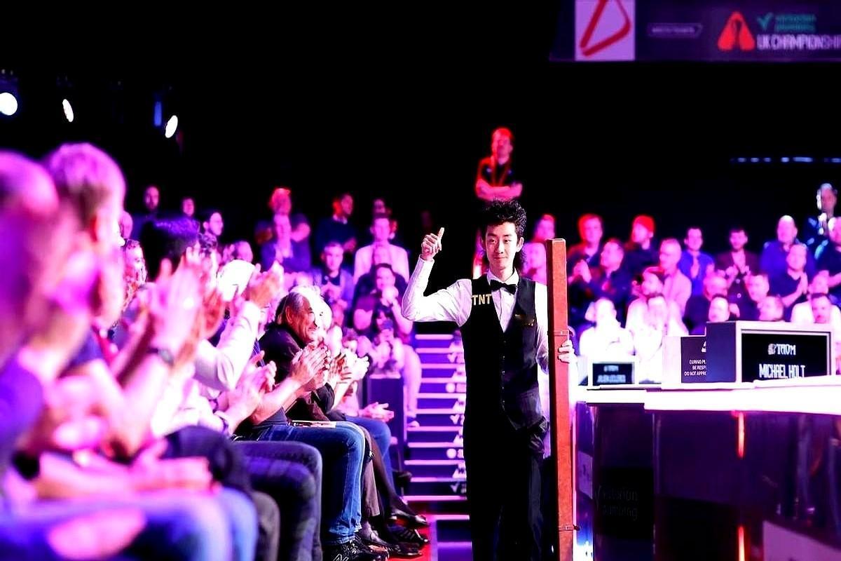 领先几局差点被翻盘，这心态绷不住了啊。
2023年斯诺克世锦赛资格赛，咱们00后