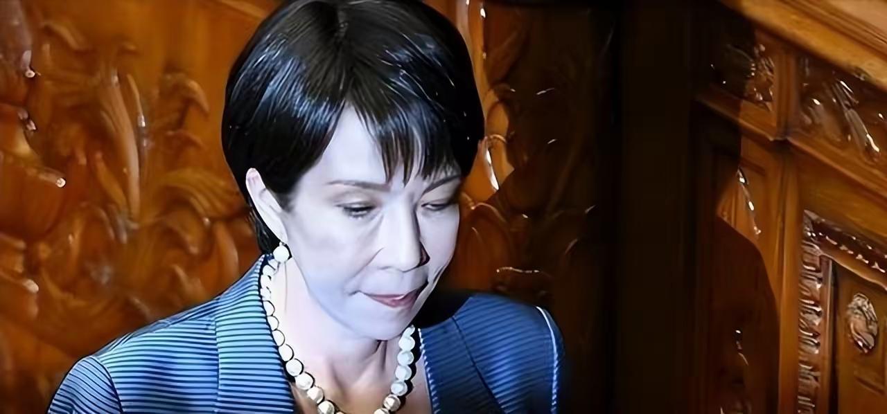 日本万人大集会高呼高市马上下台 东京国会议事堂前挤得满满当当，1.5万民众现场举