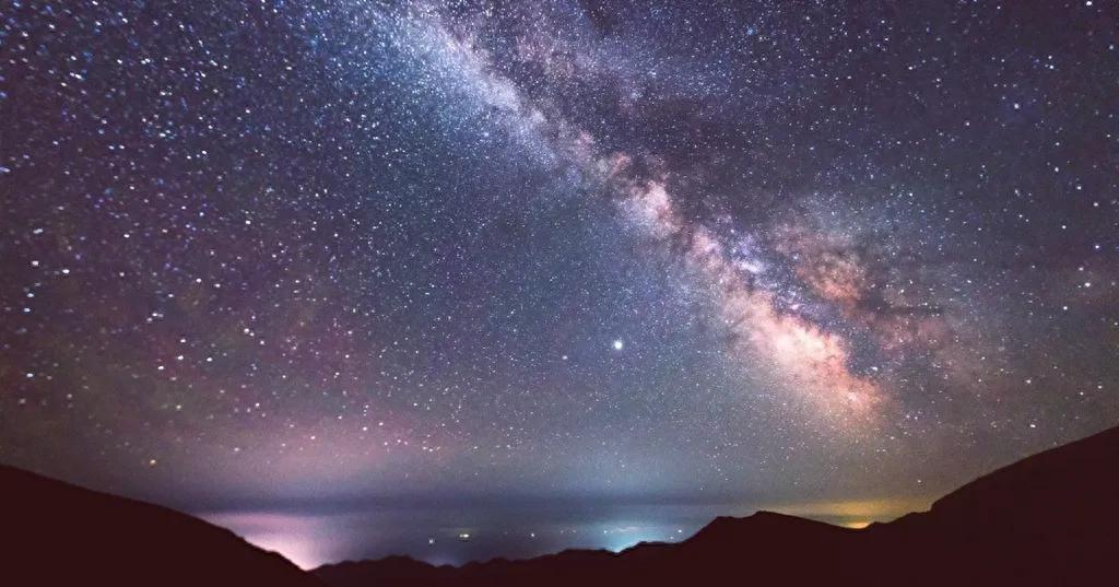 为什么我们小时候能看到漫天繁星？现在抬头仰望星空，很难再看见星星了？我特意问了专