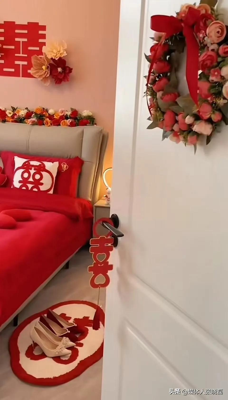 🔥 事件速览
 
大妈掏空积蓄+借钱，全款买125㎡市中心婚房，房产证只写自己