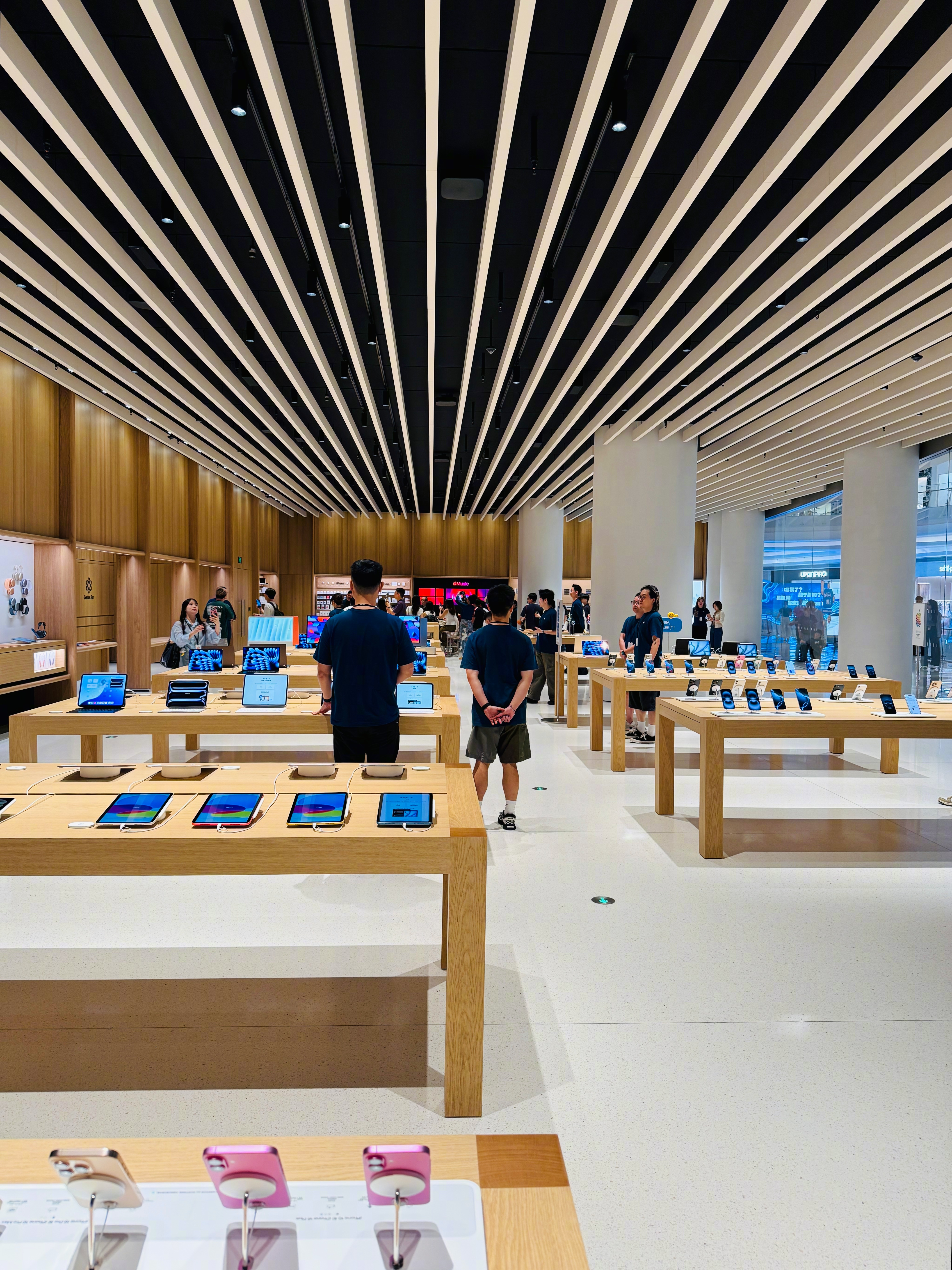 继深圳万象城之后，本周六，深圳第三家Apple Store零售店于深圳前海壹方城