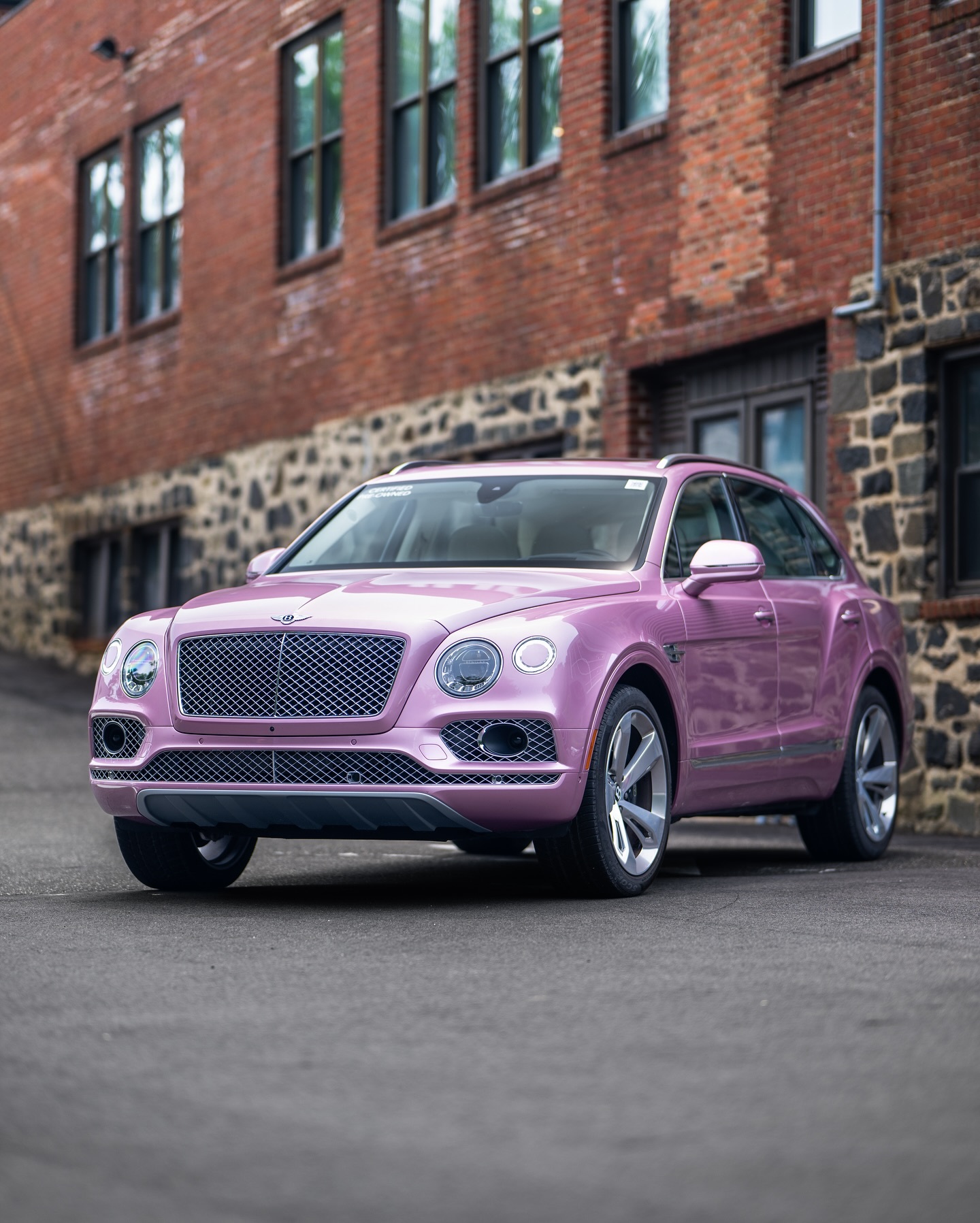 Bentley Bentayga宾利 我虽然是男的，但我很喜欢粉色，你喜欢粉色吗