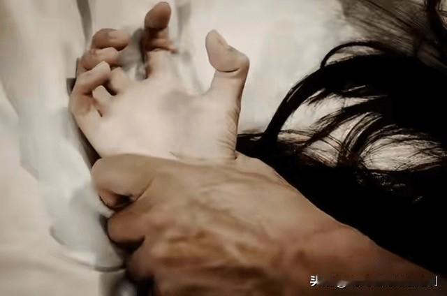 广东，2名成年男子凌晨1点带着17岁技校女孩来到偏僻处，不顾对方反抗，轮流与女孩