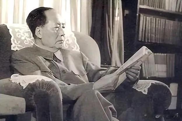 1953年毛主席视察江苏，目光突然看向谭震林：你到底都存了多少钱

1977年年