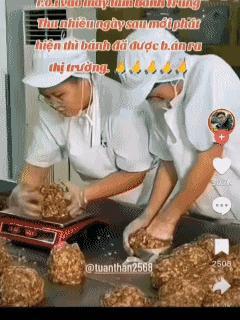 中秋节这两天，越南开始疯狂谣传“中国一家月饼生产商的工人掉进了机器里，被搅成了肉
