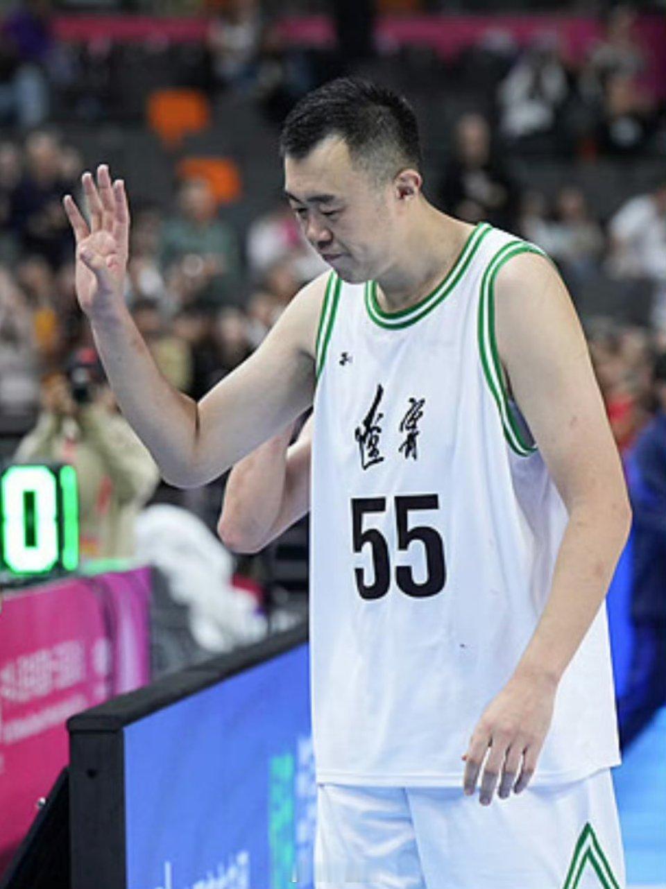 从青涩少年到功勋老将，告别了“功夫熊猫”韩德君，也告别了一个时代。