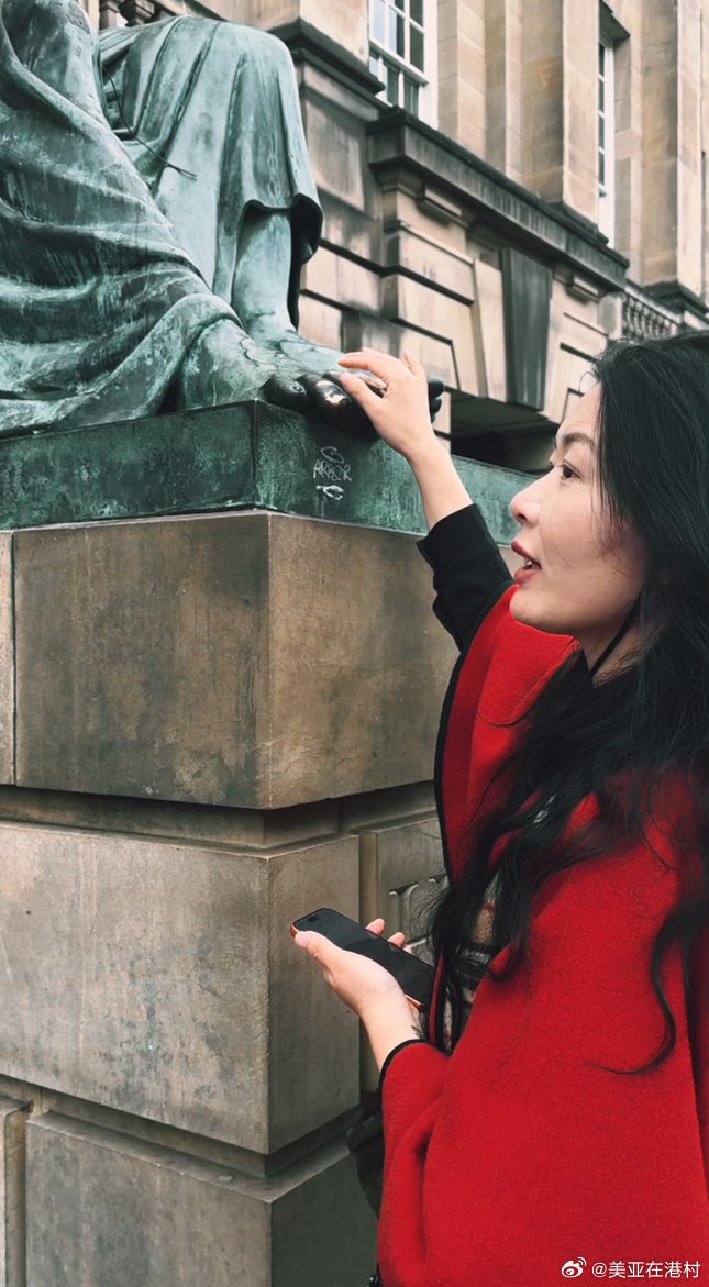 衣衫褴褛微博专用手机坏了之后我还挺难受的，旅途中有见闻心得照片没地方发，最后没办