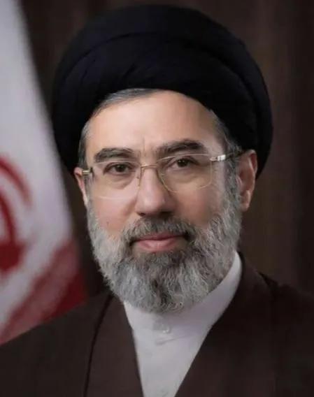 【热点评述】穆杰塔巴发表声明，其立场异常强硬，特朗普遇到大麻烦了！
新任最高领袖