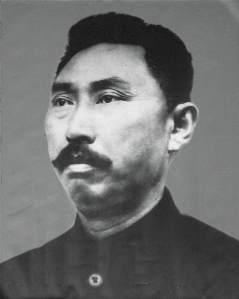 [微风]1909年，陈榘珍带领清兵入藏，藏官彭措见他目不转睛的盯着一位藏族少女，