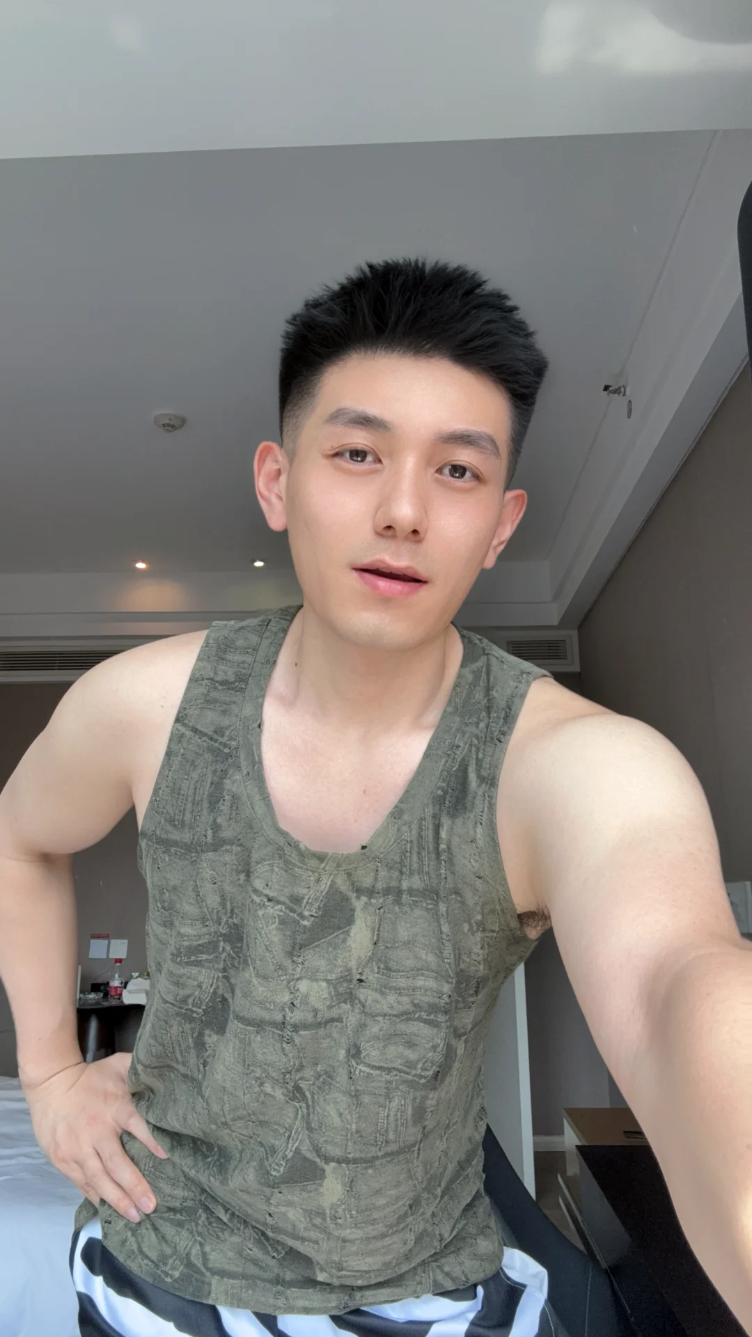 今天是顶楼系列 ⬅️帮我穿