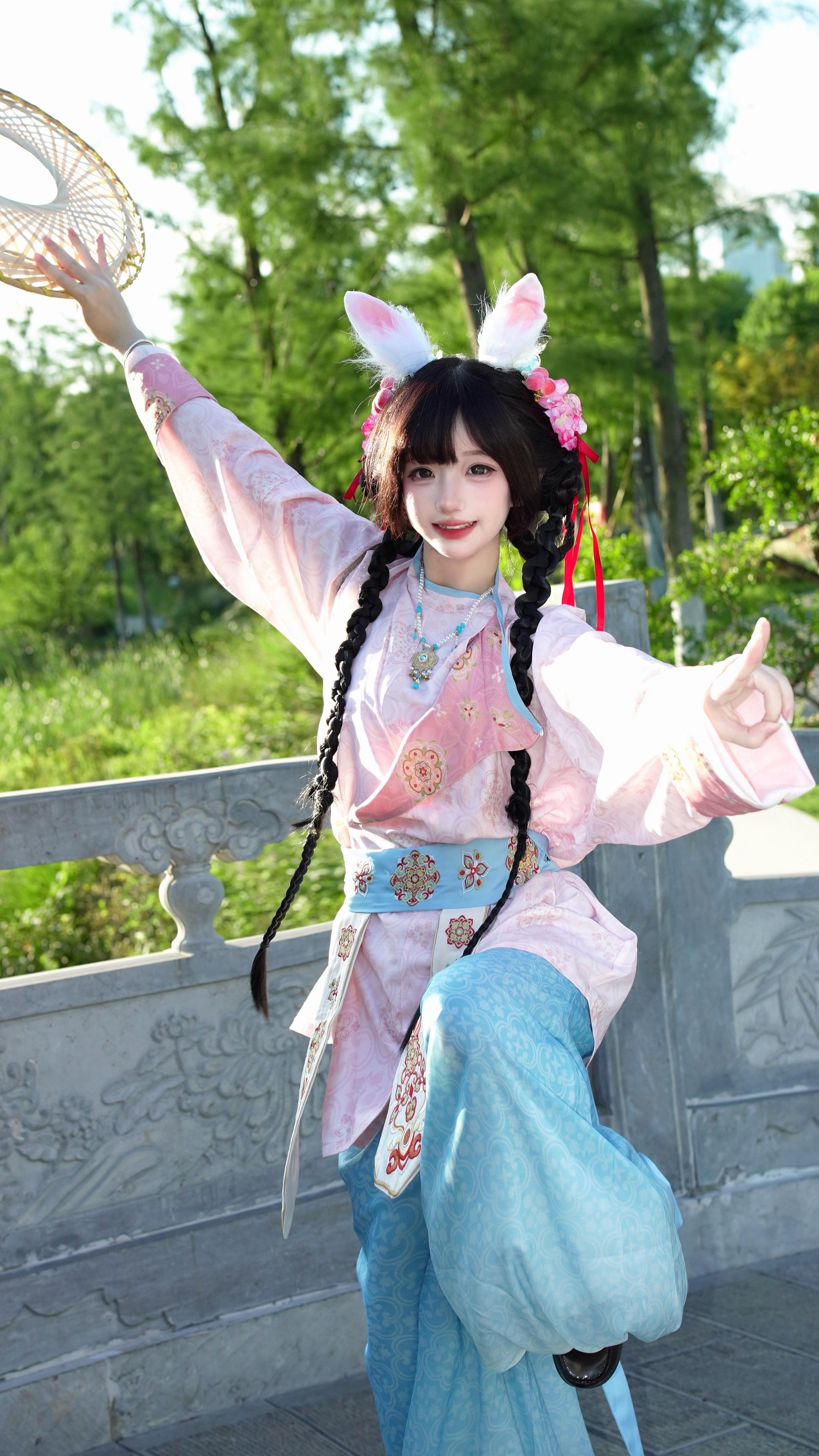 我脸红局促像个呆头鸟 心乱了像那红线缠绕。一起出去玩吧～(≧∇≦)