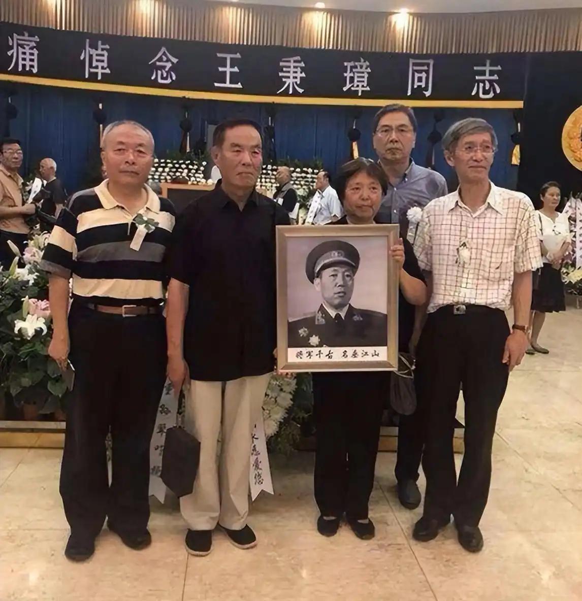 2005年9月25日，开国中将王秉璋逝世，享年91岁。老将军是河南安阳人，解放战