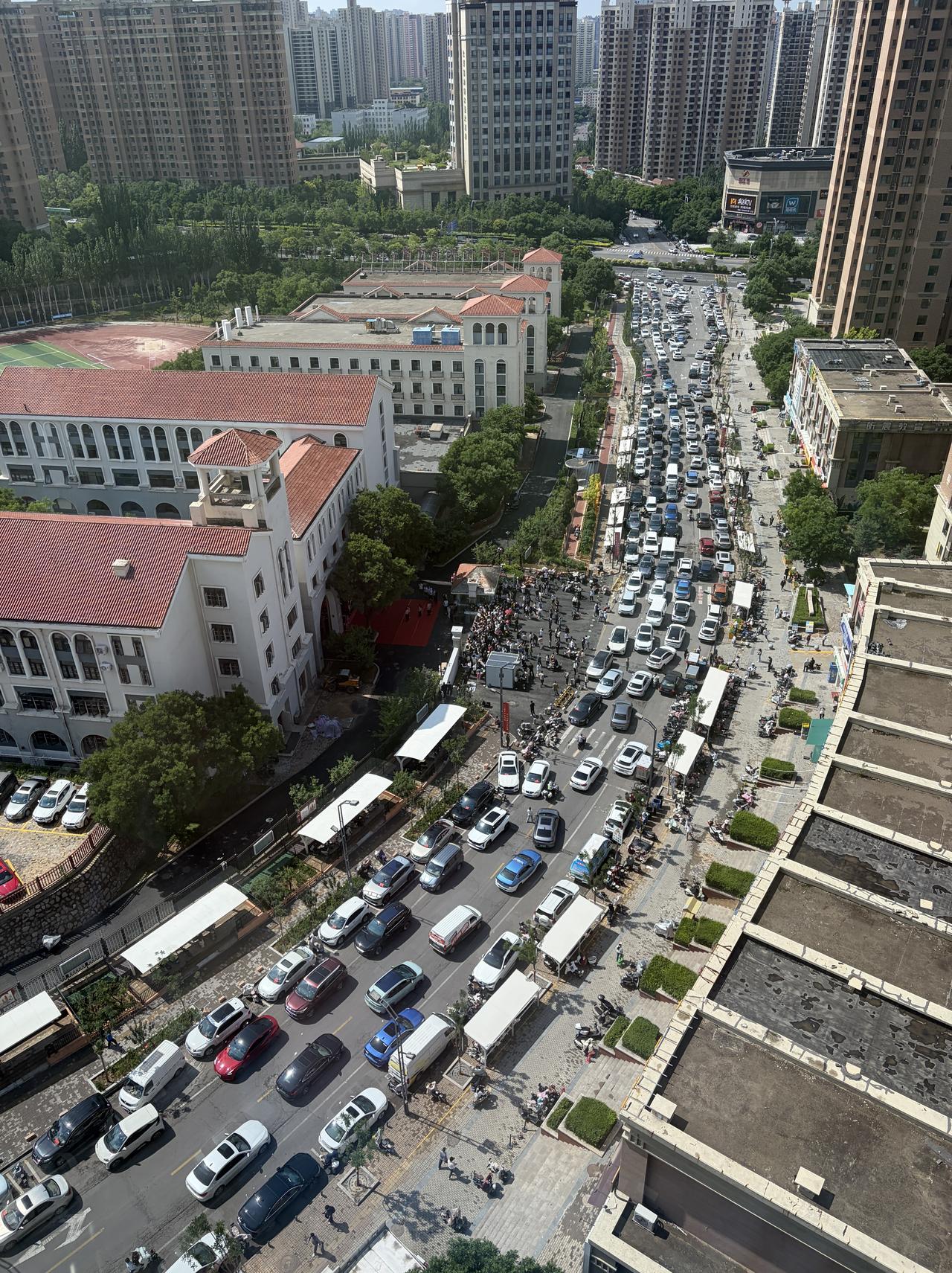 今天上午，太原市北中环街堵车严重，有没有知道这是怎么回事吗？
