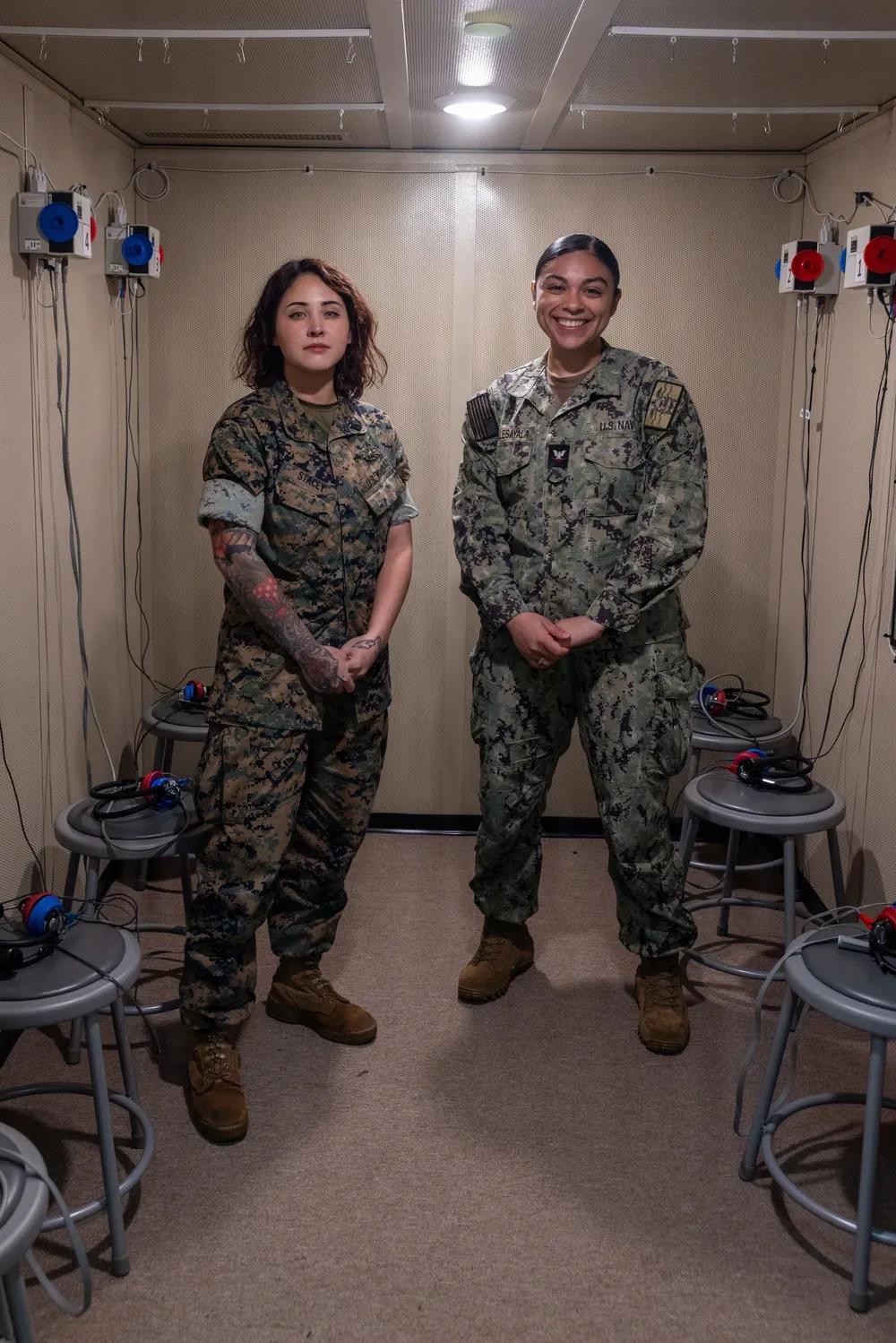 在美军部队里女性纹身也非常普遍。
2026年1月8日，在关岛海军基地阿普拉诊所，