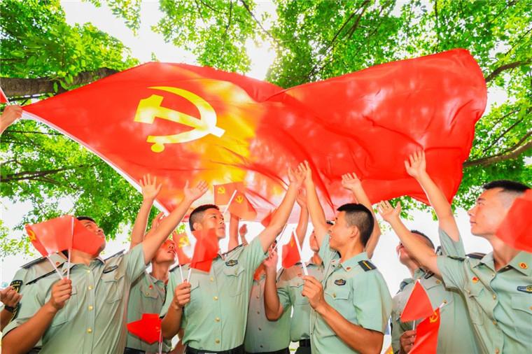 鹧鸪天 · 贺建党105周年

赤帜峥嵘百五秋，
红船破浪载沉浮。
烽烟旧迹铭邦
