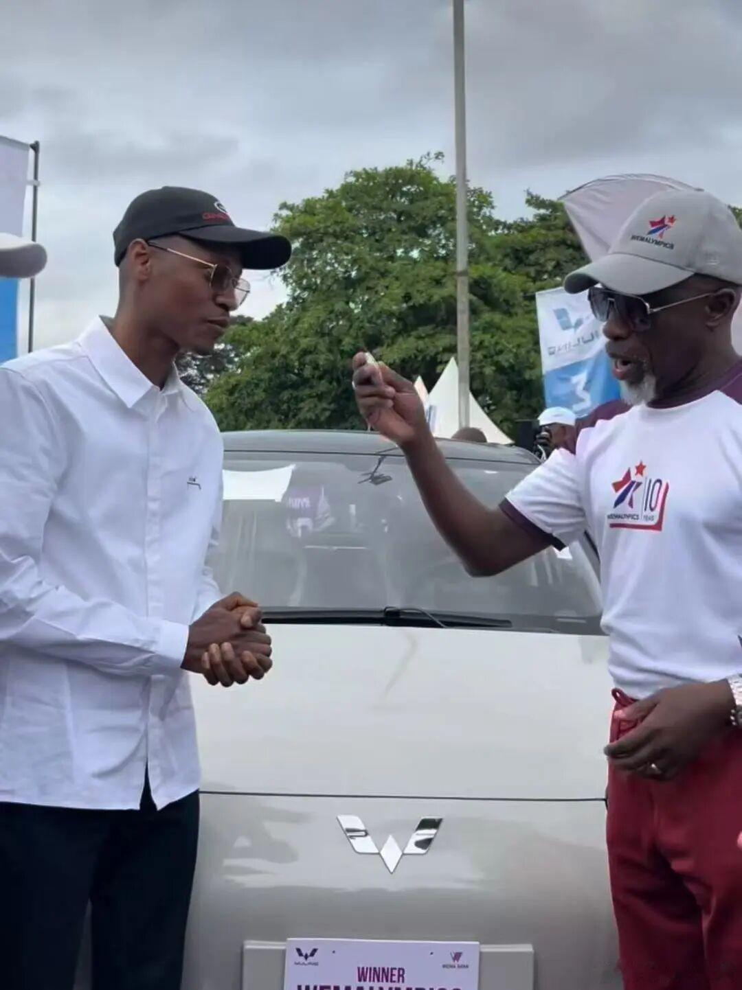 马来西亚首台五菱缤果量产下线1月20日，马来西亚首台五菱缤果（BingoEV）量