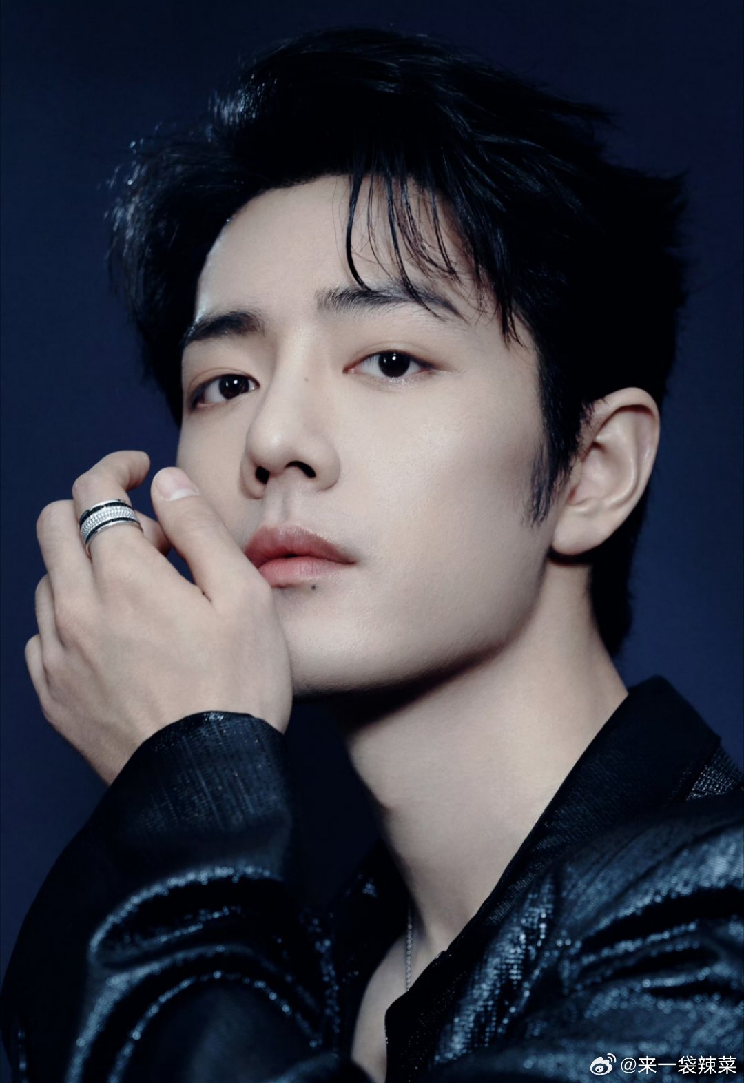 肖战品质盛典全黑look妆造，搭配水准如何 