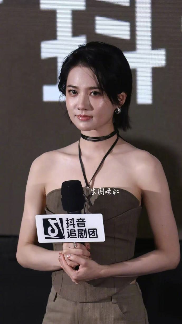 姜珮瑶剧宣姐感 姜珮瑶剧宣给自己画红温了 姜珮瑶，一个能在姐感和妹妹感之间无缝切