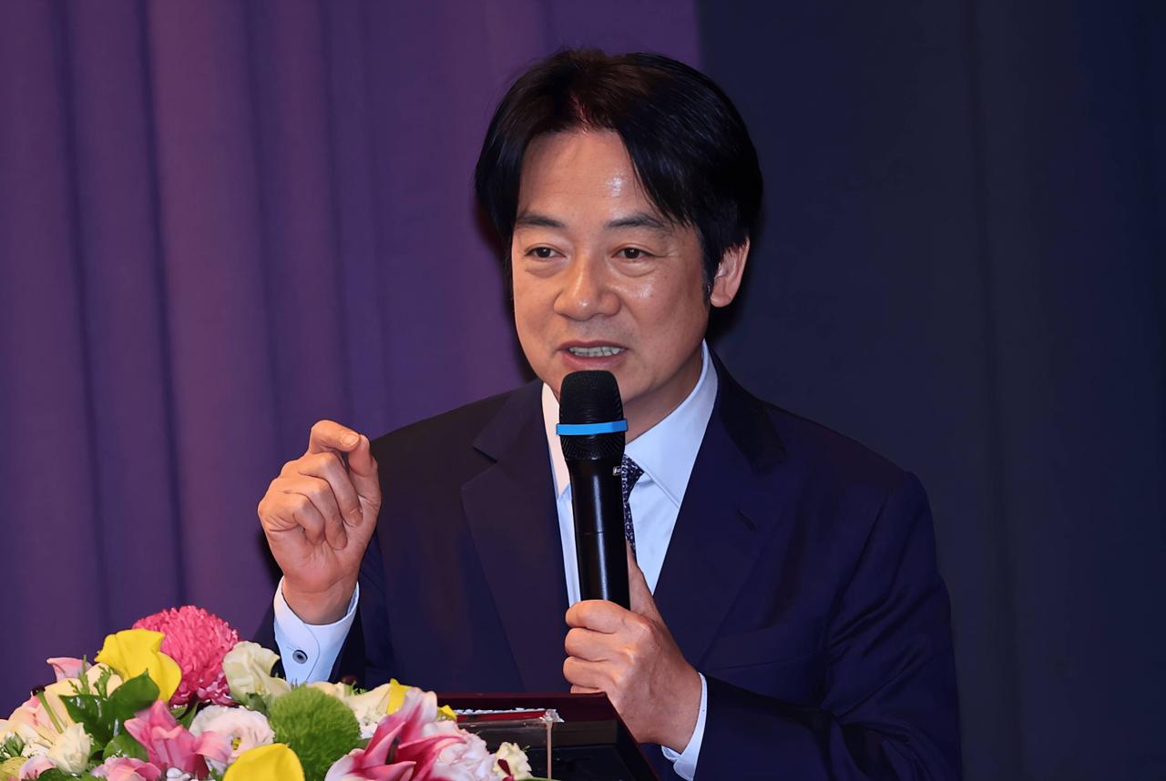 解放军2025正义使命围台军演结束后，台湾当局的“欢呼”闹剧
解放军“正义使命”