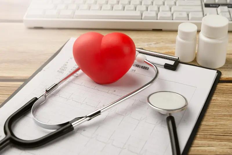 3月8日河南郑州，男子陪新手妻子练车甩成脑梗，医生：男子在副驾不系安全带，每次急